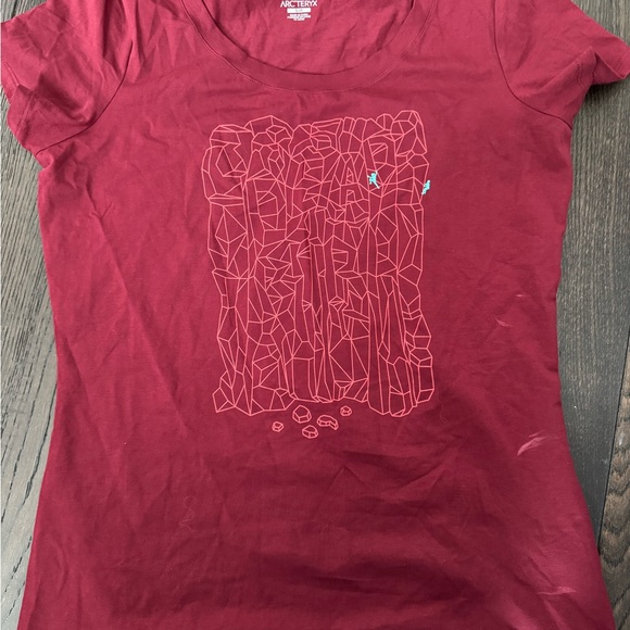 Arc'teryx Tops - Arc'teryx Women's Red Graphic Tee